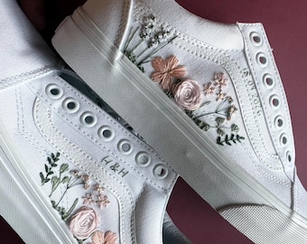 Zapatillas de boda personalizadas estilo Vans con estampado floral, zapatillas para novias, zapatos cómodos para novias, zapatos sencillos para novias, zapatos para el pasillo nupcial.