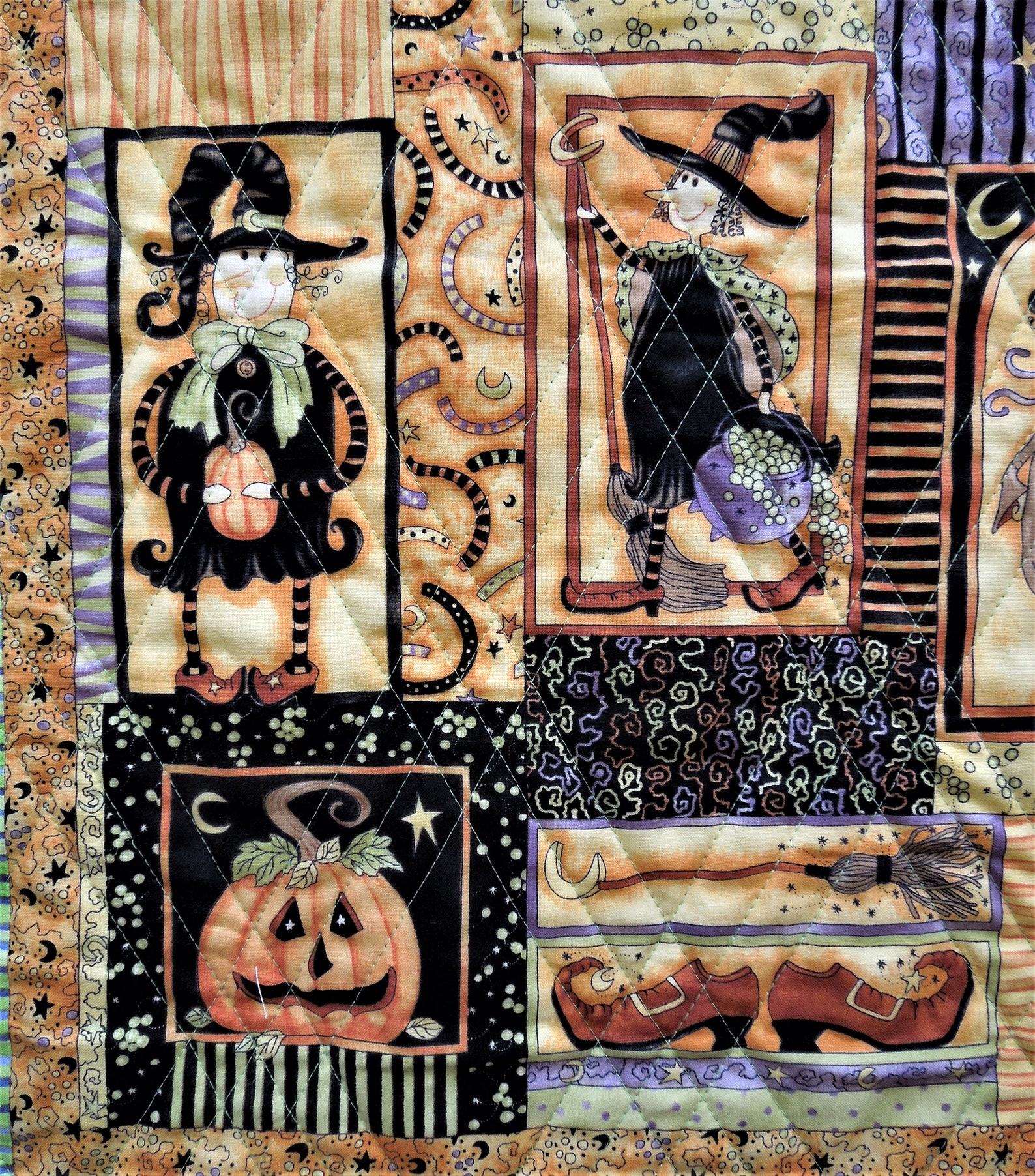 Witch Poison Well Quilted Table Topper NCU0NXD380