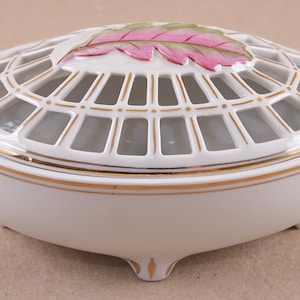 Jewelry boxe, porcelain jewelry box with a floral ornament, white porcelain, rare