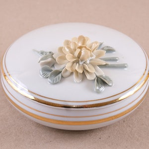 Jewelry Boxe, small porcelain jewelry box with a floral ornament, white porcelain, rare