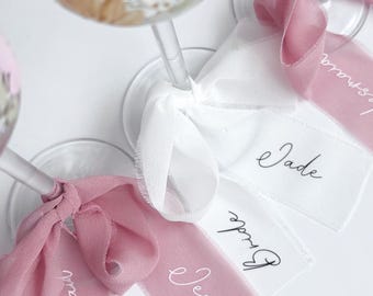 Laços de fita de chiffon personalizados para copos ou marcadores de lugar com nome.