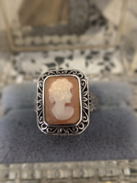 Beautiful Antique Victorian Carved Shell Cameo Rin