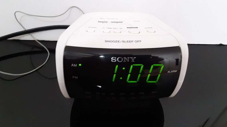 Vintage Sony Am Fm Alarm Clock Radio White Icf C112 Am Fm Alarm Clock Radio White Icf C112