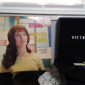 Loretta Lynn - &quot;How Great Thou Art&quot; - Hymns - Circa 1965