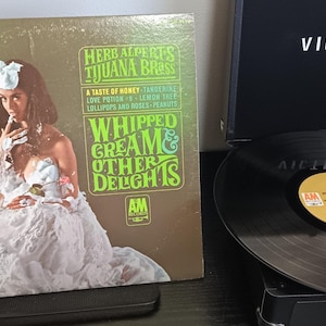 Kultiges Cover - Herb Alpert and The Tijuana Brass - Whipped Cream & Andere Köstlichkeiten - Circa 1964
