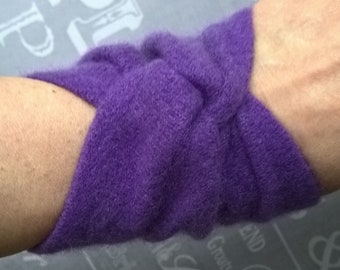 Ladies 100% Pure Cashmere wrist warmers, Purple No Thumbs, Made in UK