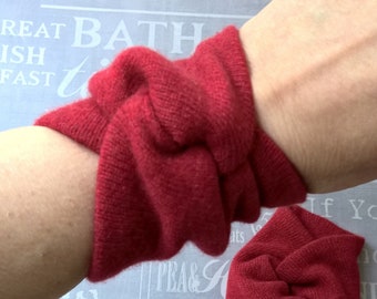Unisex 100% Pure Cashmere wrist warmers, Ruby Red No Thumbs, Made in UK