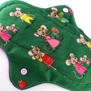 Tampon en tissu de 8,5 po., normal à épais, impression de souris. Coton plat, éponge, PUL.