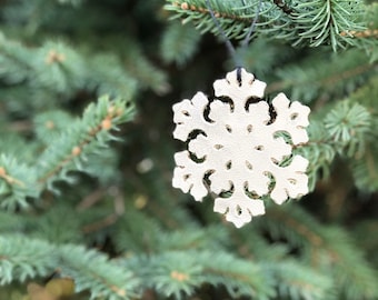 Copo de nieve // Adorno de cuero // Decoración del hogar // Navidad // Invierno // Etiqueta de regalo // Suerte