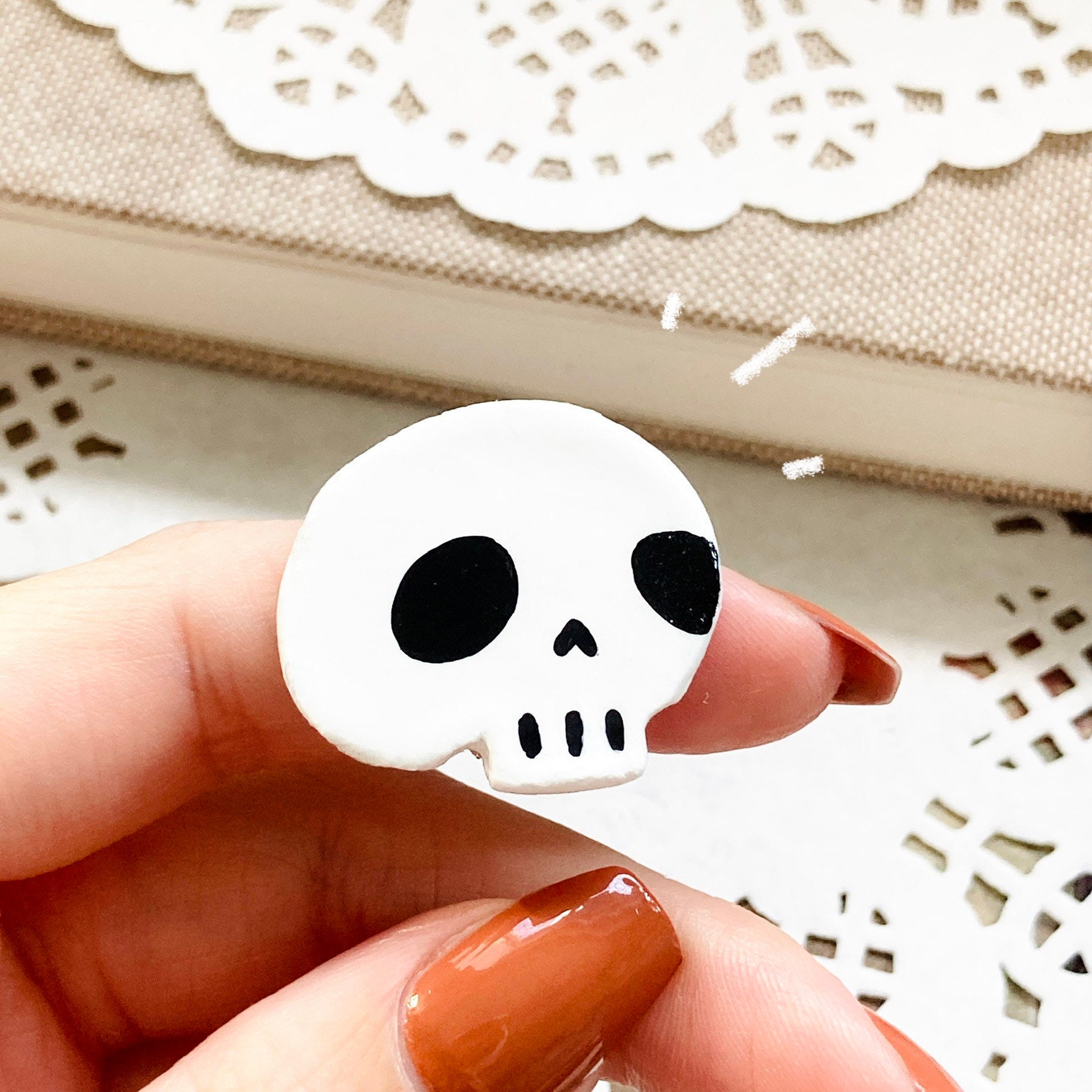 Skull Pin Badge - Handmade & Hand-Painted Clay Mini Halloween Magnet Decoration