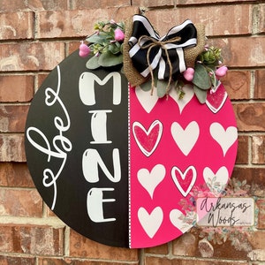 XOXO door hanger, Be mine door hanger, valentines day door hanger, valentines decor, love door hanger, heart door hanger, winter door hanger