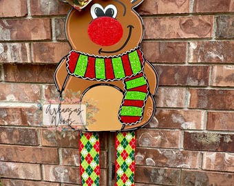 Hand-Painted Reindeer Door Hanger: Christmas Decor with Striped Scarf