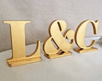 signos de boda iniciales de pareja: letras de madera para la boda, letras de la mesa nupcial, ceremonia de la boda y decoración de la recepción