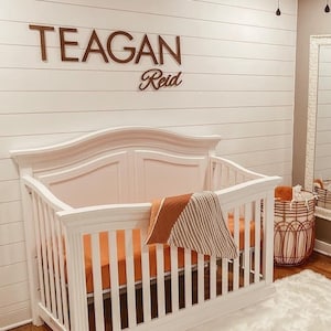 Placa com nome de berço - Placa personalizada para berçário - Placa de parede com nome de bebê - Placa com nome sobre o berço - Decoração com nome para berçário, Arte moderna para parede de berçário, Placa personalizada
