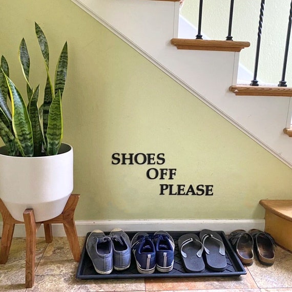 Het bord met het decor Schoenen uit alstublieft helpt bij het Geen schoenen beleid in je huis. Doe het bordje je schoenen uit. Houten bord doe je schoenen uit Etsy Nederland