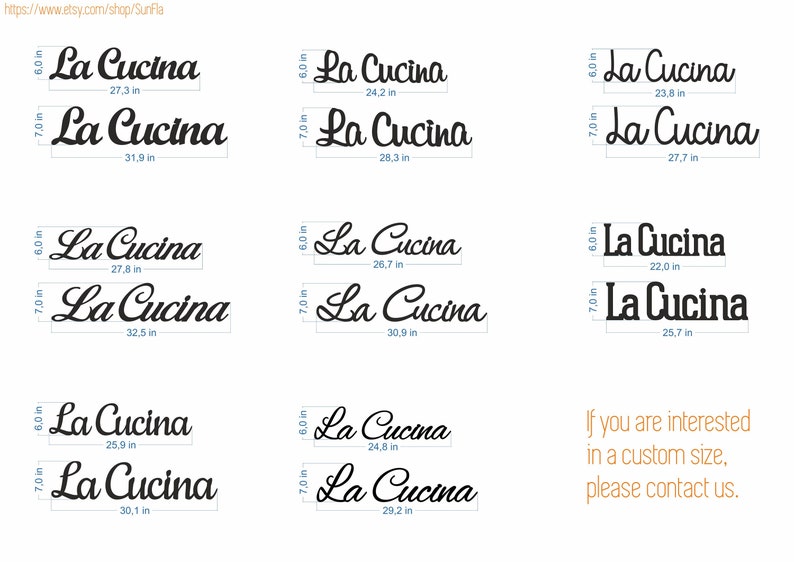 Puede incluir: Nueve tama&ntilde;os diferentes de un letrero negro "La Cucina" con letras cursivas. El letrero est&aacute; disponible en tama&ntilde;os que van desde 56 cm hasta 83 cm. El texto "Si est&aacute; interesado en un tama&ntilde;o personalizado, p&oacute;ngase en contacto con nosotros." tambi&eacute;n se incluye en la imagen.