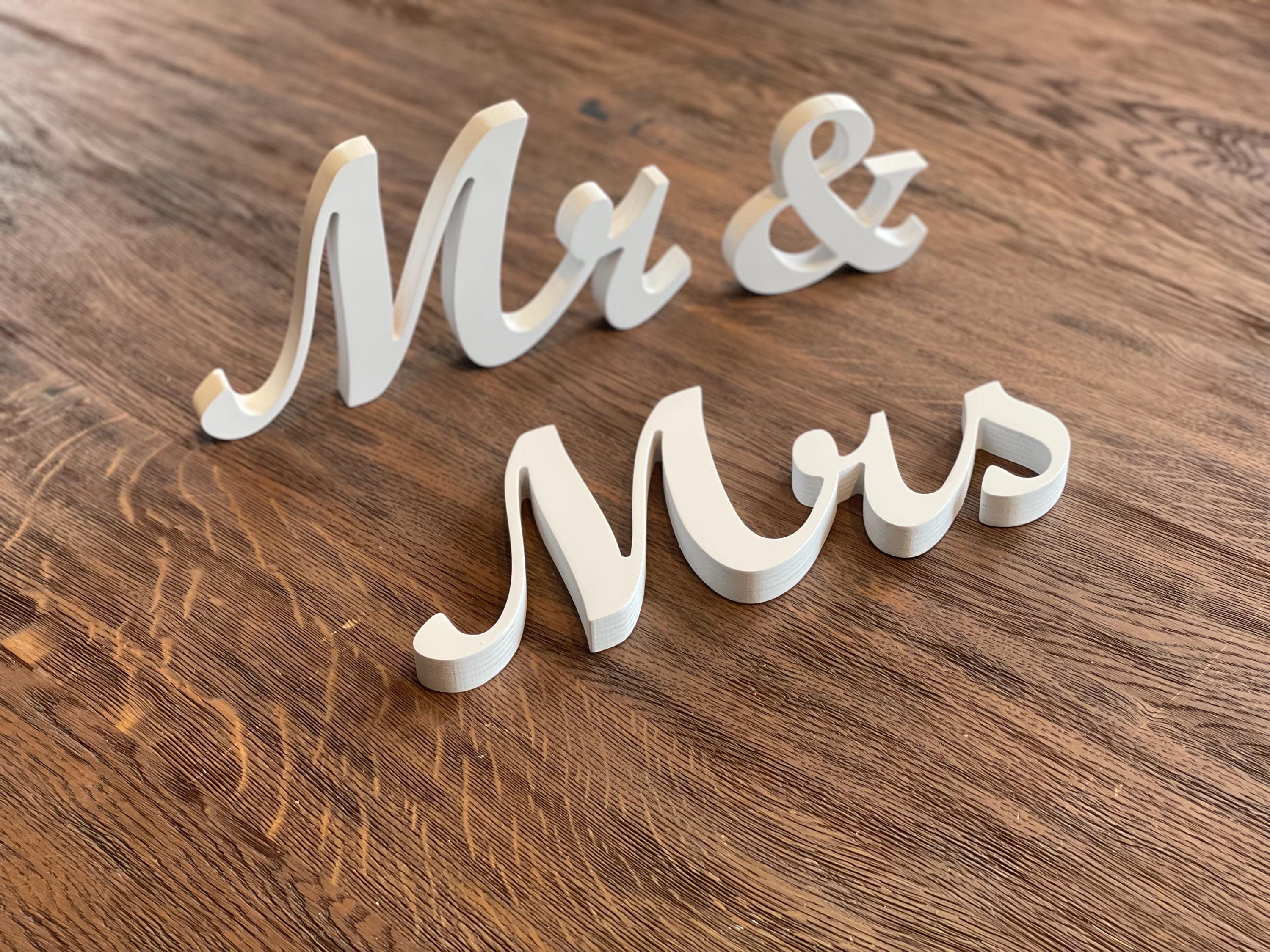 VIOPVERY Mr and Mrs Sign & Just Married Banner, insegne Mr & Mrs per tavolo da matrimonio, grandi lettere in legno per la tavola dell'innamorato, oggetti di scena fotografici decorazioni per