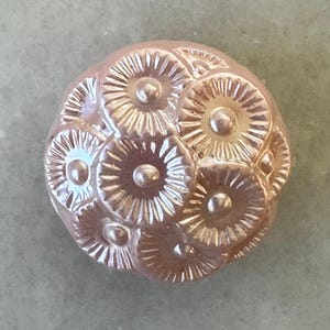 Vintage Pearlescent Pink Raised Floral Molded Plastic Shank Buttons – Set of 3 (2 cm/0.79&quot;)