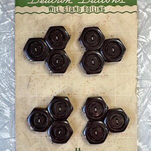 Botones Beutron hexagonales vintage marrón oscuro – Juego de 12 – 2,4 cm (0,95 pulgadas) – Década de 1950 – Tarjeta original