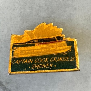 1990s Vintage Captain Cook Cruises Souvenir Pin – Sydney Opera House – 2.3 x 1.8 cm (0.9 x 0.7 in)