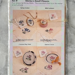 Shirley's kleine bloemen kruissteekkaart set 1989 - miniatuur bloemmotieven - NIEUW, ongeopend