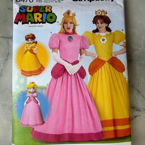 Cartamodello Vintage Simplicity 8476 2017 – Costume da principessa di Super Mario (taglie 6–14) – NON TAGLIATO e PIEGATO IN FABBRICA