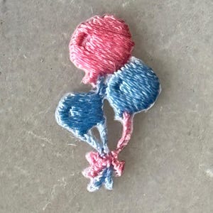 Vintage Balloon Embroidered Patches - Set of 5 - Pink and Blue Heart Balloons with Bow - Sew-On Appliqués