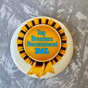 1980s Vintage “Top Breeders Recommend PAL” Badge – Dog Food Advertising – 5 cm (2&quot;) Diameter