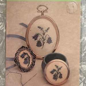 Vintage kruissteekkaart grasbel jaren 90 – 6,4 x 5 cm (2,5 x 2 inch) – set wilde bloemen 26