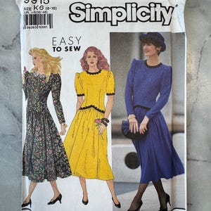 Cartamodello Vintage Simplicity 9915 degli anni &#39;90 – Modello per abito da donna facile da cucire – Taglia K6 (8–18) – NON TAGLIATO e PIEGATO IN FABBRICA