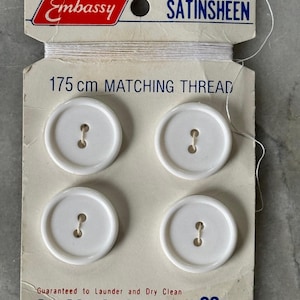 Ensemble de boutons ronds blancs en plastique vintage - 4 boutons assortis avec fil - 1,9 cm (0,75 pouce) - Accessoires de couture - Fabriqué en Australie