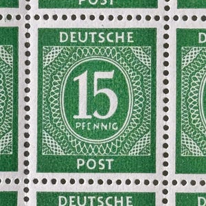 Foglio di francobolli verdi da 15 Pfennig della Deutsche Post degli anni '50 – 25 francobolli inutilizzati – Effimeri postali tedeschi d'epoca