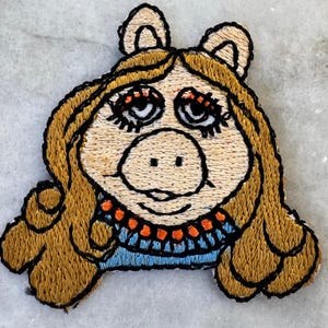 1980s Vintage Miss Piggy Embroidered Patch – Sew-On Muppets Iron-Free Motif – Handmade Look