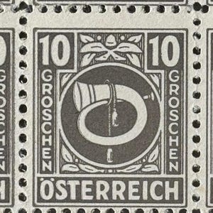 Foglio di francobolli vintage Austria 10 Groschen degli anni '20-'40 - Set di 12 francobolli inutilizzati - Design del corno postale in bianco e nero (9,8 × 7,5 cm)