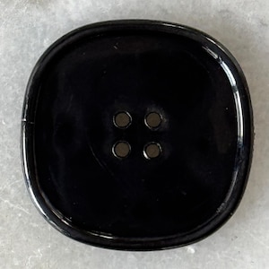 Vintage Glossy Black Square Buttons – Set of 8 – Four-Hole Plastic Design – 3.1 cm (1.23 in) – Mid-Century Sewing Notions