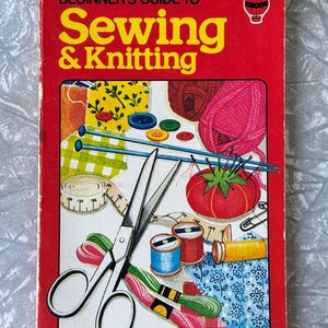 1979 Beginner&#39;s Guide to Sewing and Knitting – Usborne & Ashton Scholastic – Illustrated Softcover
