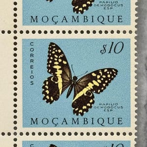 Francobollo da 10 dollari del Mozambico, anni '70, raffigurante una farfalla – 5 francobolli inutilizzati di Papilio Demodocus – Tema vintage della fauna selvatica africana