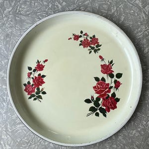1960s Vintage Enamel Tray with Red Rose Design – 35.5 cm (14 in) Round – Floral Metalware with Black Base
