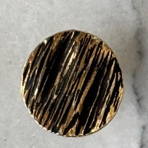 Vintage goudkleurige metalen knopen met textuur: set van 9 ronde gegolfde knopen (1,68 cm / 0,66 inch)