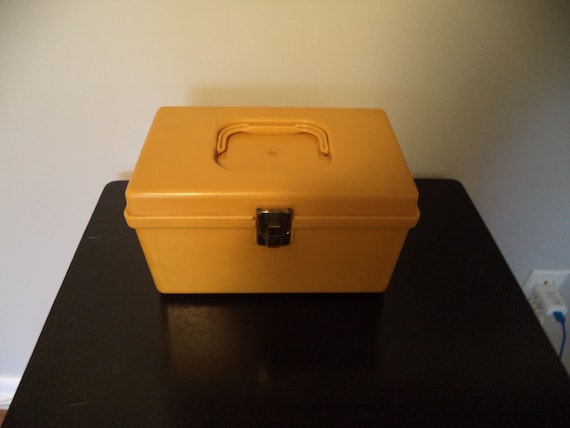 Vintage Wil Hold Hard Plastic Sewing Box With Tray Made in USA 