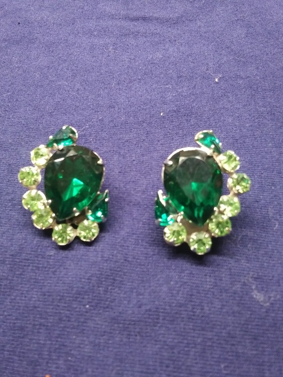 Original Uranium stone vibrant green clip- on ear