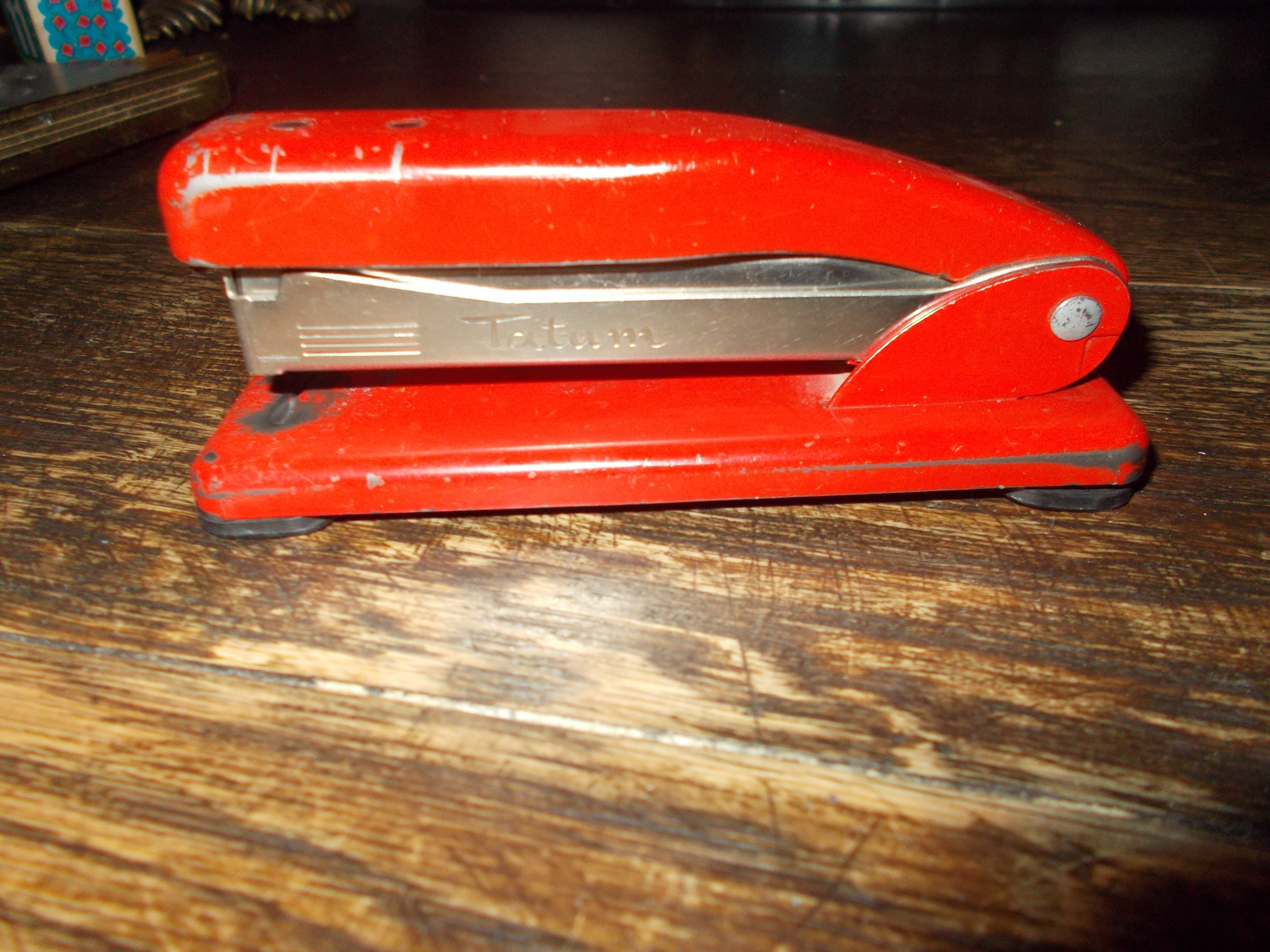 El Casco Shiny Chrome & Red Desk Stapler Small