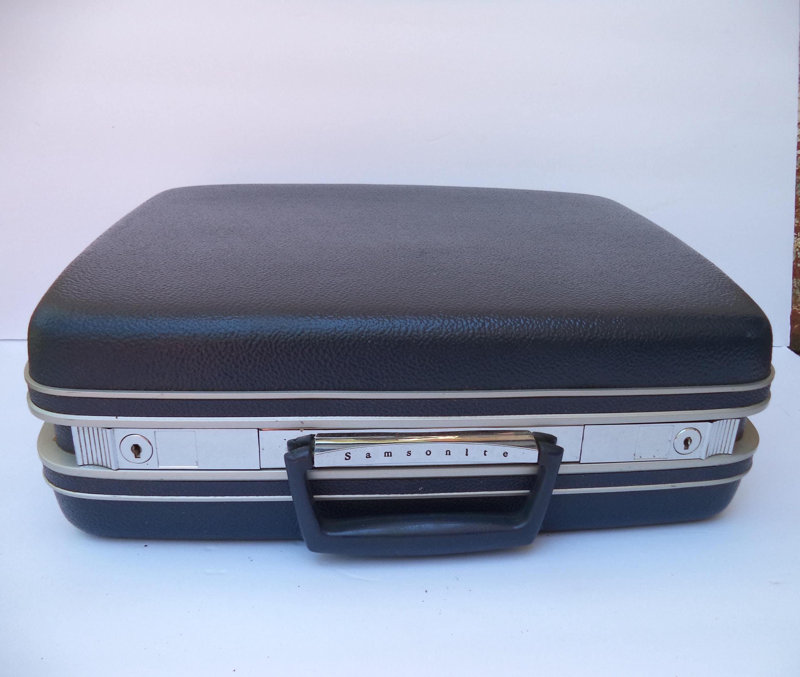 Vintage Samsonite Hard Side Overnight Weekender Case With Key Navy