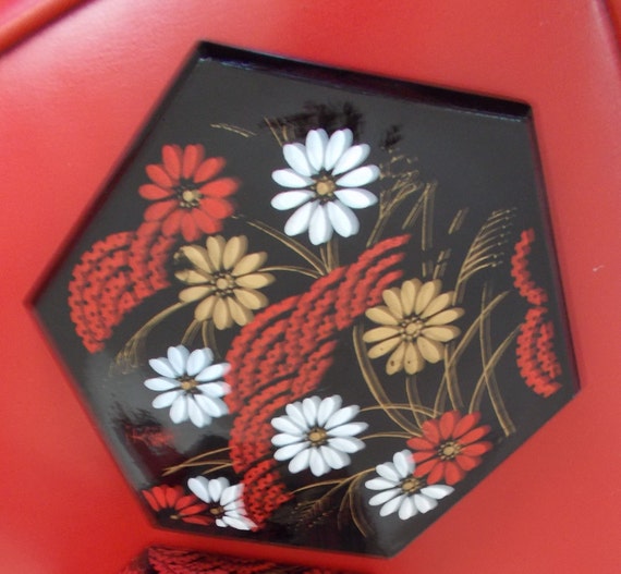 Vintage Japanese Style Black and Red Lacquer Octa… - image 5