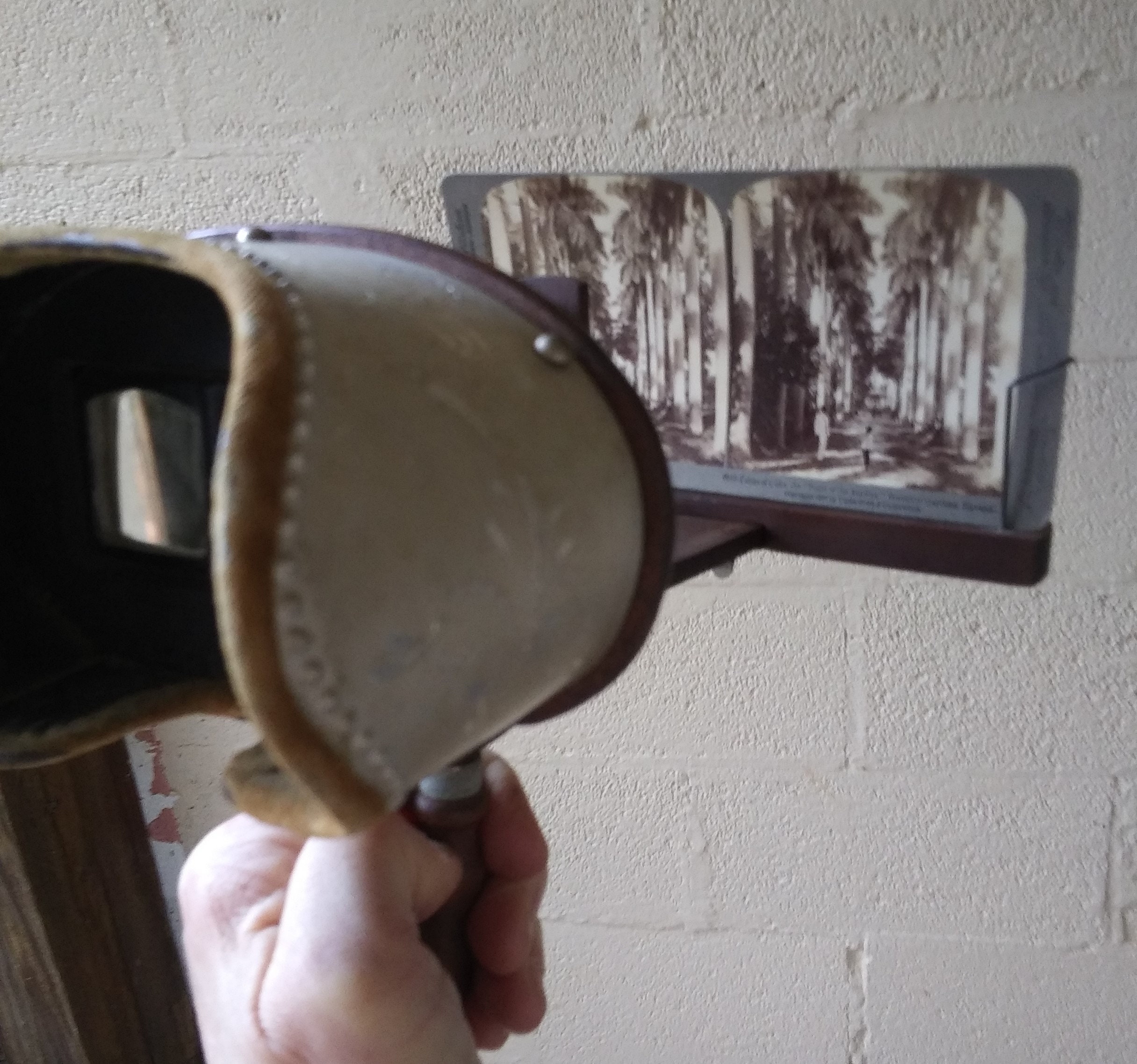 Antique Keystone Co Hand Held Stereoscope Viewer With 5 Cards