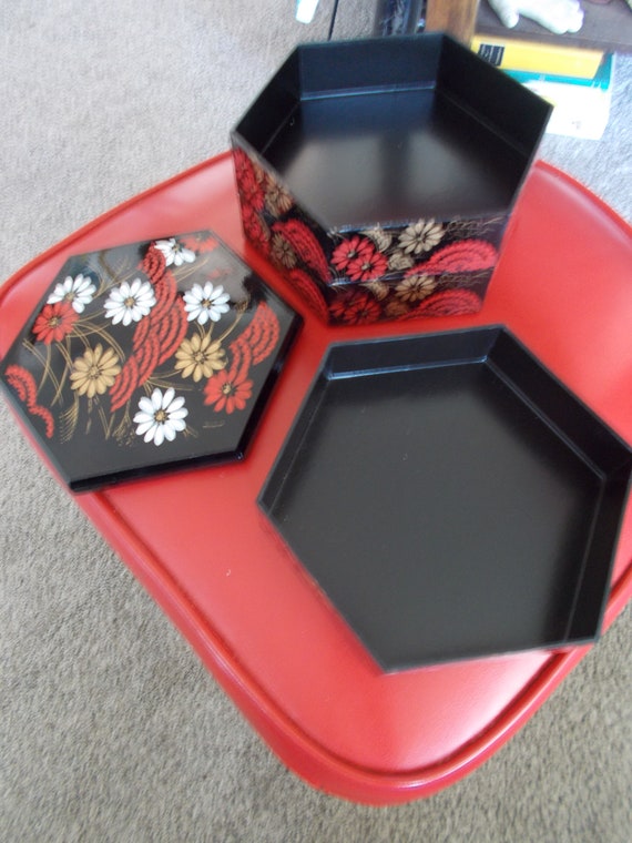 Vintage Japanese Style Black and Red Lacquer Octa… - image 4