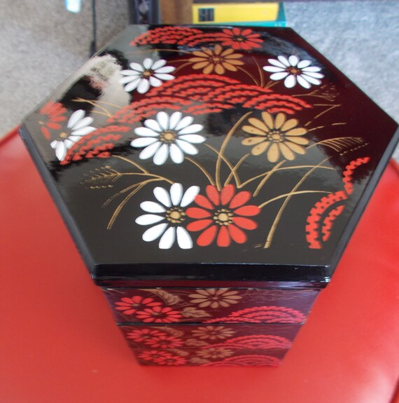Vintage Japanese Style Black and Red Lacquer Octa… - image 3