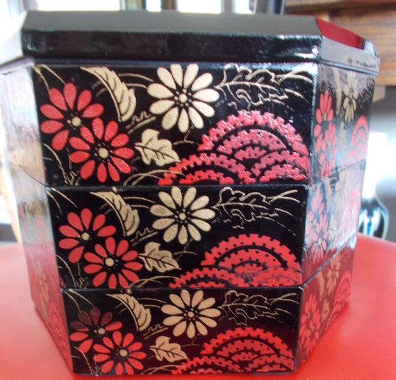 Vintage Japanese Style Black and Red Lacquer Octa… - image 1
