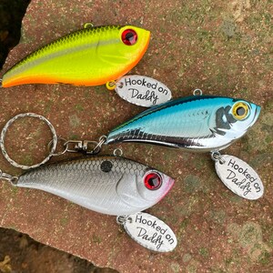 Hand Stamped "Hooked on Daddy” fish keychain Father's Day Gift - Fishing Grandpa Dad PawPaw Papa Keychain Personalized fishing lure