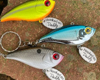 Hand Stamped "Hooked on Daddy” fish keychain Father's Day Gift - Fishing Grandpa Dad PawPaw Papa Keychain Personalized fishing lure